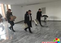 白玉社區“紅領崗”指導員為非公組織捐贈圖書