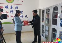喜報！市司法局向建工街道延春社區許義杰頒發“全國模范人民調解員”獎牌證書