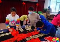 迎新納福寫春聯，翰墨飄香送祝福