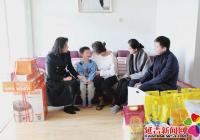 州婦聯黨組書記、主席韓麗蓮一行到進學街道旭陽社區走訪慰問貧困母親